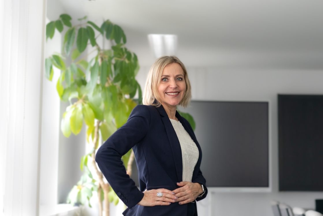 Veronika Frey, Sekretariat